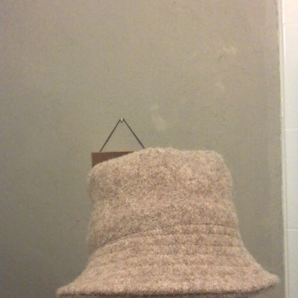 wool bucket hat from OAK + FORT 😍 - Picture 3 of 5
